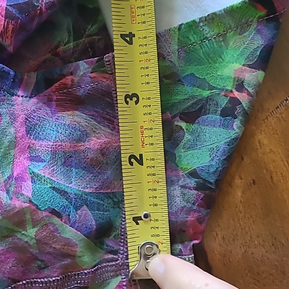 Lululemon  speed  up  shorts  vivid  floral  tone multi - Picture 14 of 16